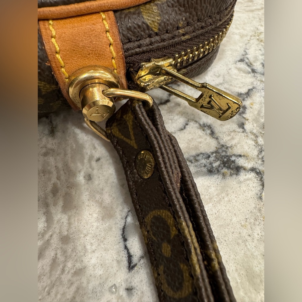 Authentic LOUIS VUITTON Monogram Canvas Leather Clutch Bag - Picture 12 of 12